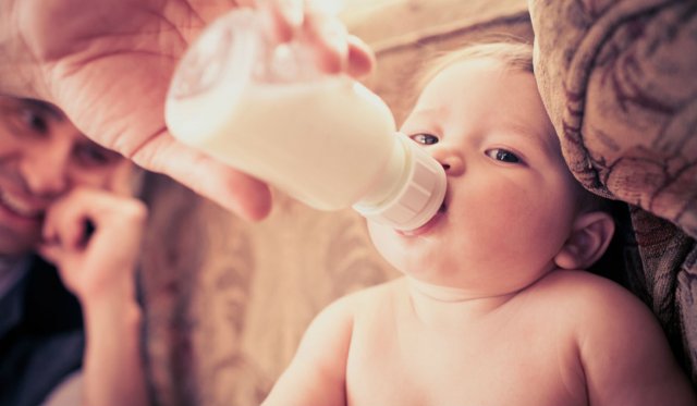 成人可以喝婴幼儿奶粉吗 成年人可以饮BB三岁奶粉吗