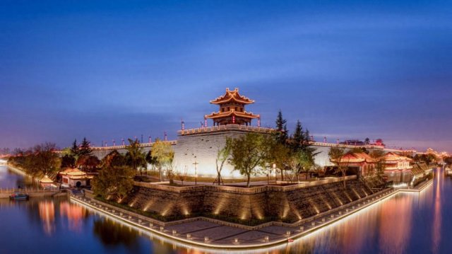 西安城墙：历史悠久，开放时间灵活，丰富的景点，参观需注意，四季变幻奇特