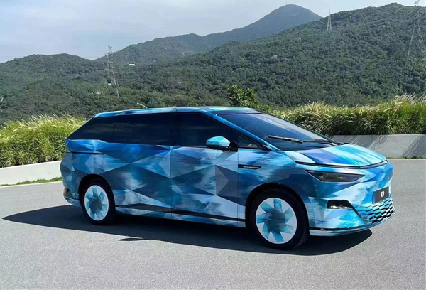 “年轻态”MPV 小鹏X9高清谍照曝光：溜背造型实属罕见