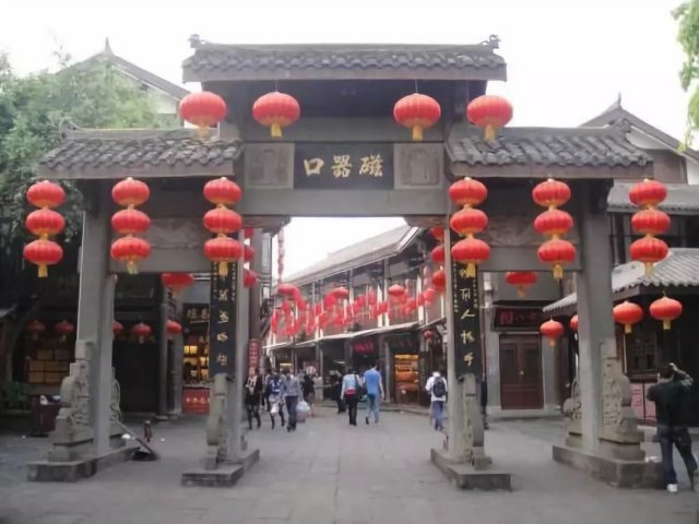 磁器口古镇：重庆沙坪坝区的璀璨明珠，领略传统韵味与现代风采的完美融合