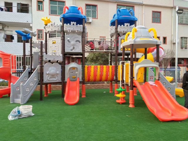 儿童室外游乐场的游乐设施一般有哪些(户外露天儿童游乐项目有哪些)
