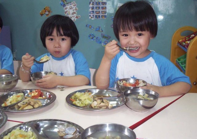 宝贝在幼儿园不吃午饭怎么办呀(宝宝在幼儿园不吃午饭怎么办)