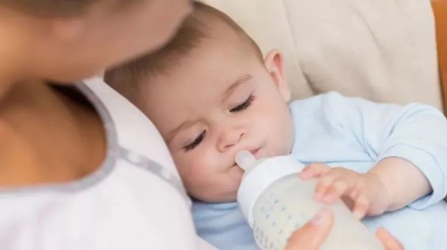 孩子7个月了不吃奶怎么办呀「七个月的孩子不吃奶怎么办」