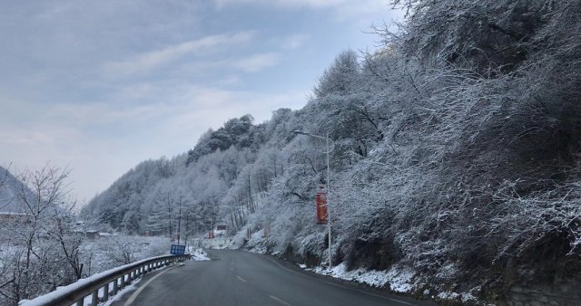 卧龙甘海子好玩吗 12月份干海子风景区好玩吗