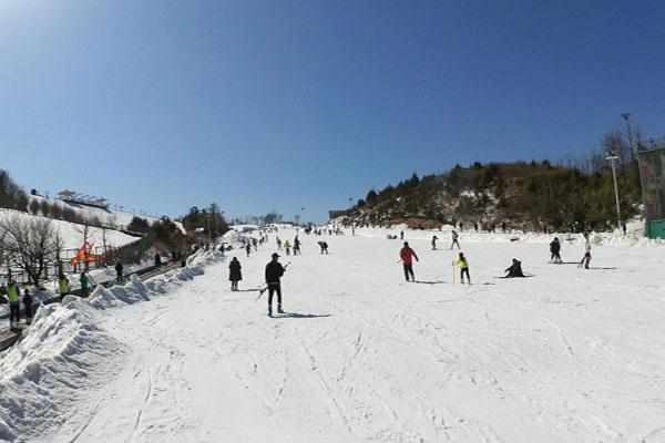 安吉江南天池滑雪场「安吉江南天池滑雪场开放时间」