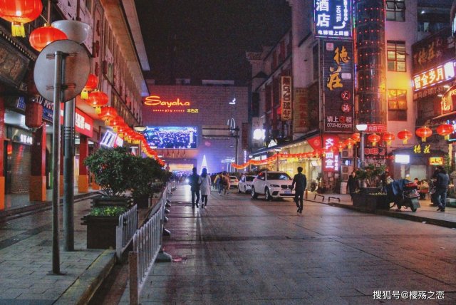 去长沙旅游有哪些值得打卡的美食街，长沙小吃一条街在哪里最出名