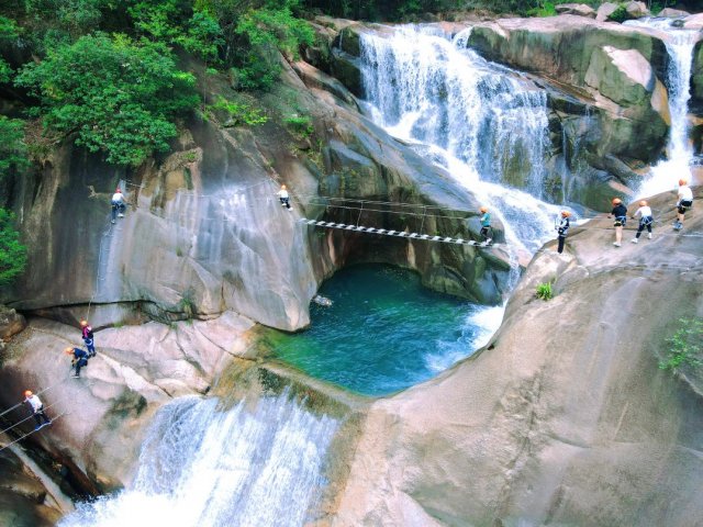 广州锦绣香江温泉城主楼山景大床房1晚(含双早)海鲜自助温