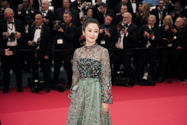 赵涛闪耀戛纳，第77届电影节开幕红毯上的东方巨星