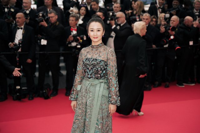 赵涛闪耀戛纳，第77届电影节开幕红毯上的东方巨星
