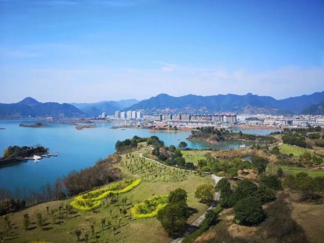 千岛湖逍遥庄园随园中海豪华大床房1晚(含双早双人午餐/