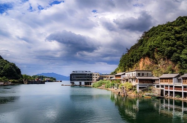 依山傍水湖景大床房2晚套餐(含双早)鱼头代金券千岛湖石