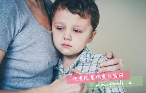 孩子胆小内向、不敢一个人睡，可能是这5种原因造成，家长