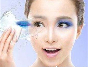 长期用卸妆水对皮肤会有影响吗(长期用卸妆水的副作用)
