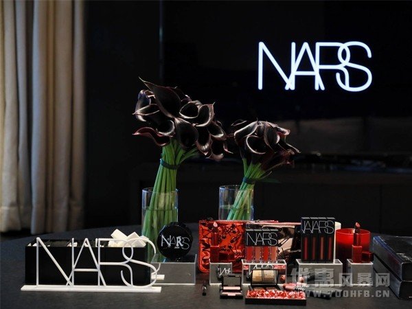 NARS 2018节日限定新品，与你一起拒绝「钉」。