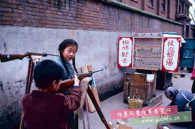 用照片记录30年前中国