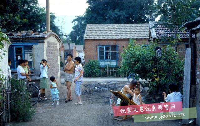 用照片记录30年前中国