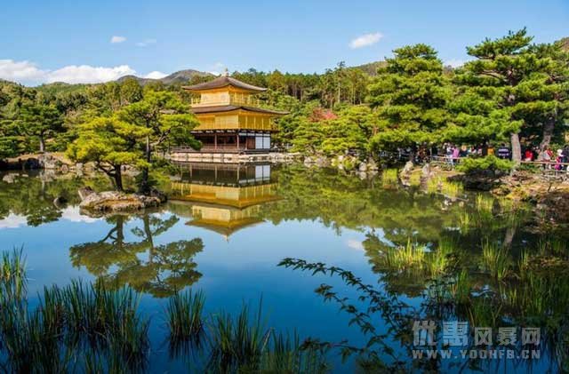 从湖边漫步到山丘，景色换了一种风格