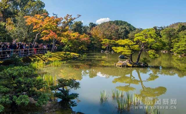 从湖边漫步到山丘，景色换了一种风格